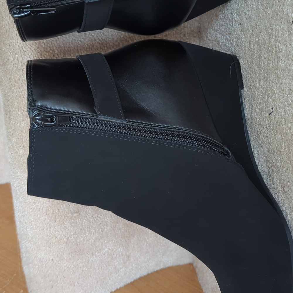 White Mountain Carmen Faux Leather Wedge Ankle Booties 9M Black - Picture 11 of 16